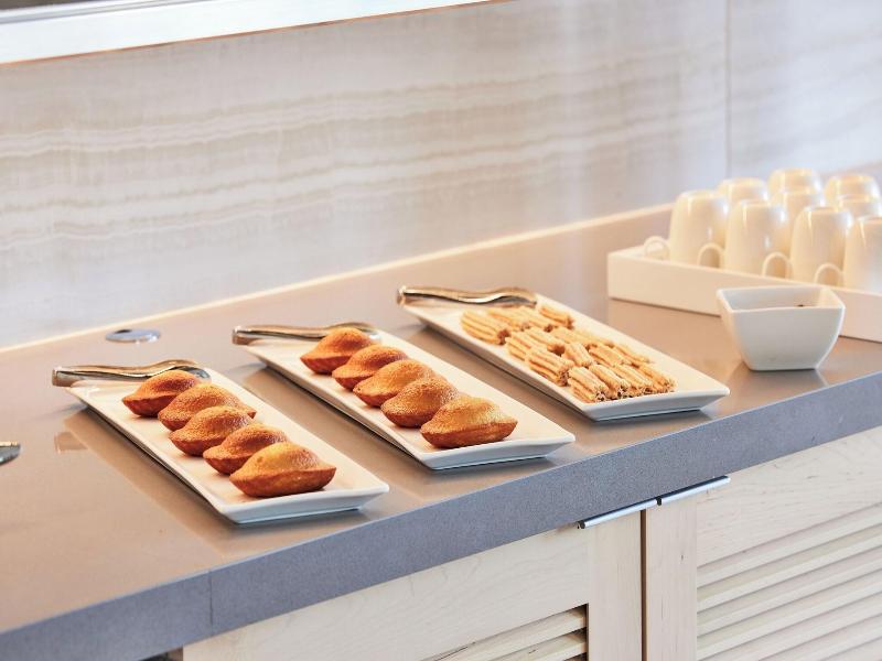 Ac Hotel By Marriott Sunnyvale Moffett Park image