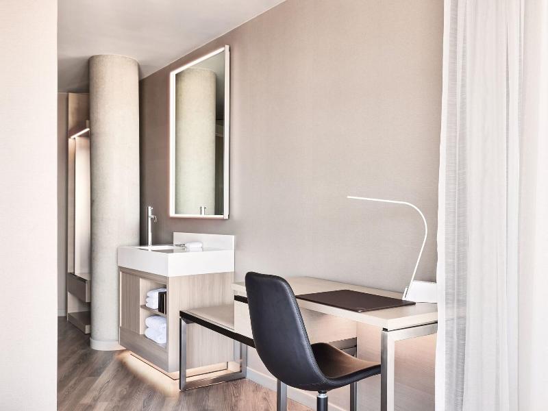 Ac Hotel By Marriott Sunnyvale Moffett Park image