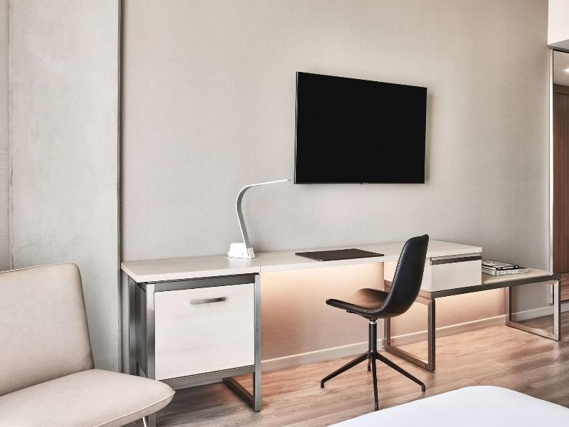 Ac Hotel By Marriott Sunnyvale Moffett Park image