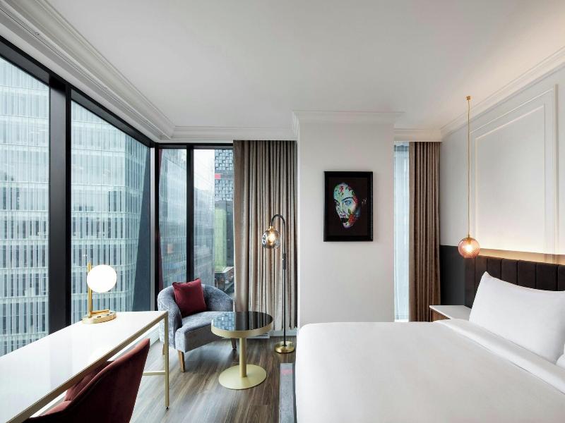 The Honeyrose Hotel, Montreal, A Tribute Portfolio image