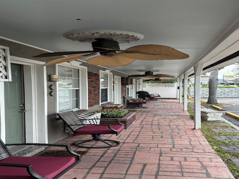 Shamrock Cove Inn image