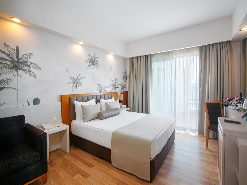 Side Aluna Hotel image