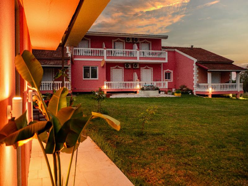 Riposo Studios & Apartments image