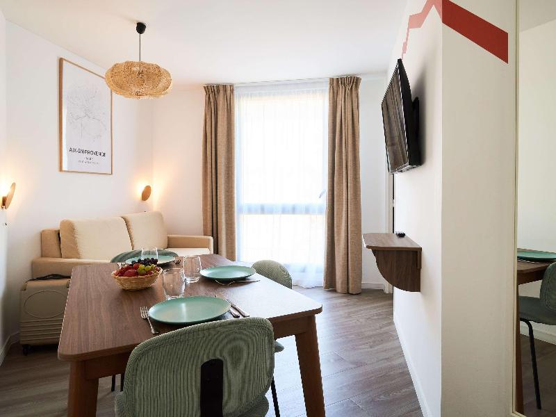 ibis Styles Aix-en-Provence Université image
