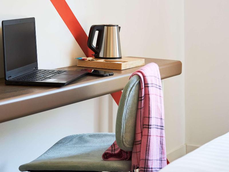 ibis Styles Aix-en-Provence Université image