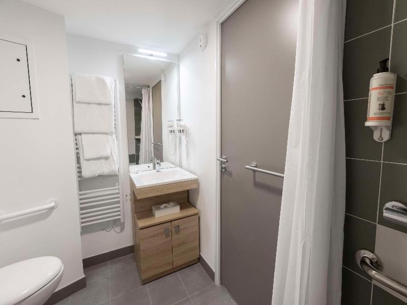 ibis Styles Aix-en-Provence Université image