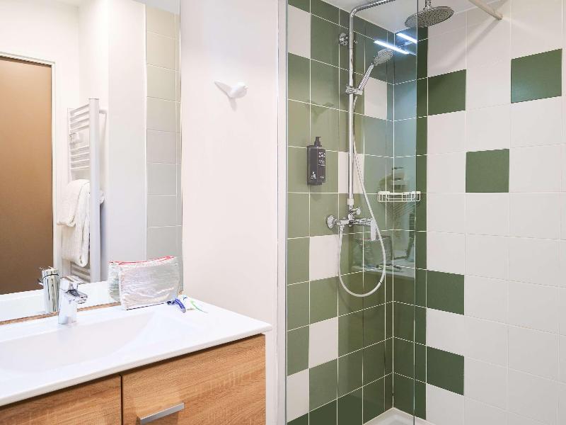ibis Styles Aix-en-Provence Université image