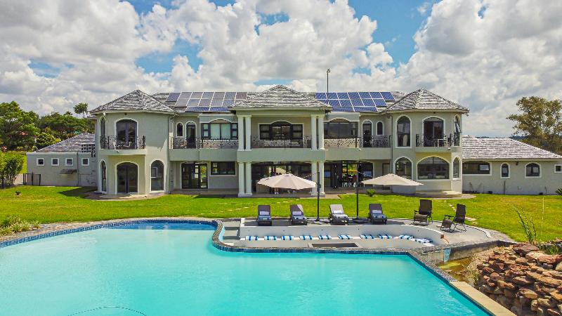 Villa Tasha Luxury Suites 2