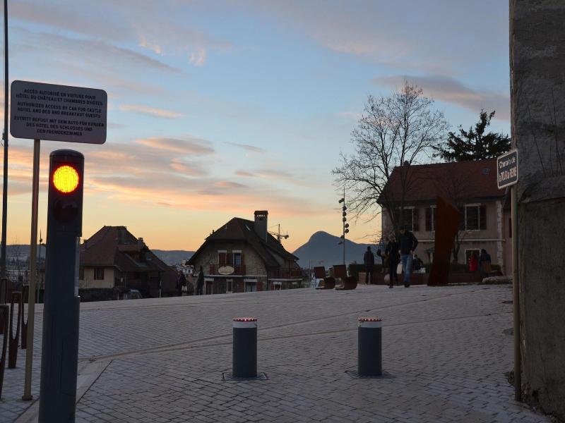Ha Tel Du Cha Teau Annecy image