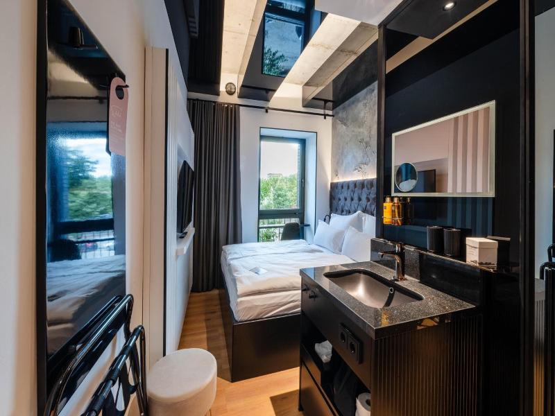 Hotel Am Beatles Platz image