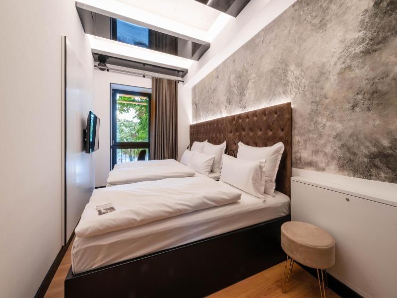 Hotel Am Beatles Platz image