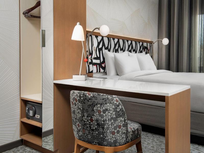Springhill Suites New York Queens image