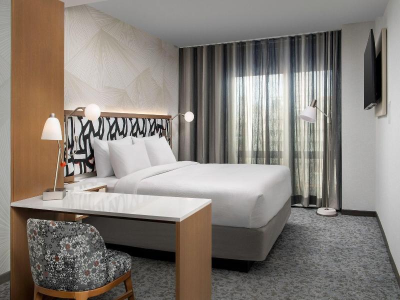 Springhill Suites New York Queens image