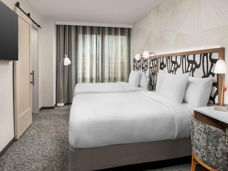 Springhill Suites New York Queens image