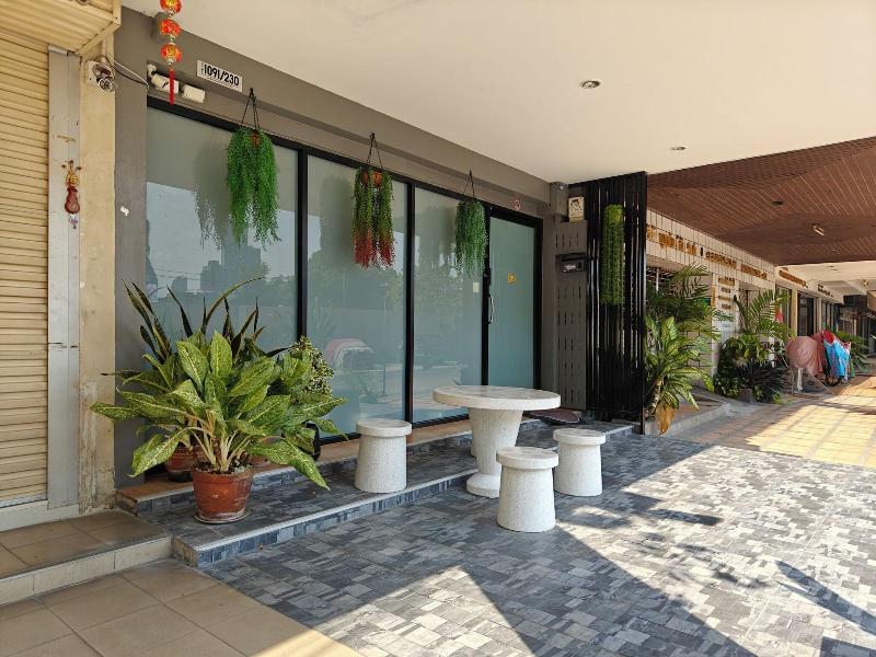 Bangkok Watergate Townhouse image