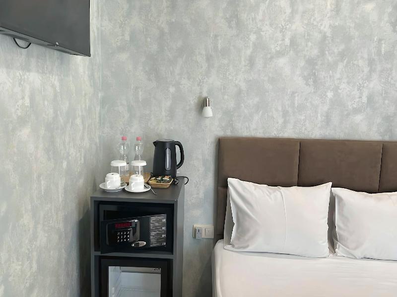 Brooch Boutique Hotel image