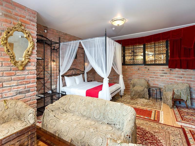 Brooch Boutique Hotel image