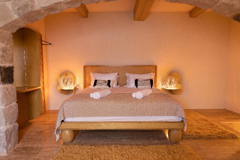 DOUBLE CLASSIC KING BED