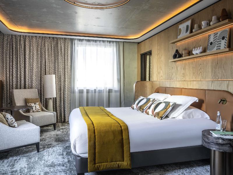 Pullman Lyon image