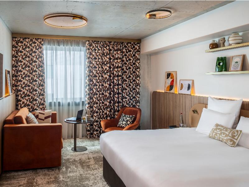 Pullman Lyon image