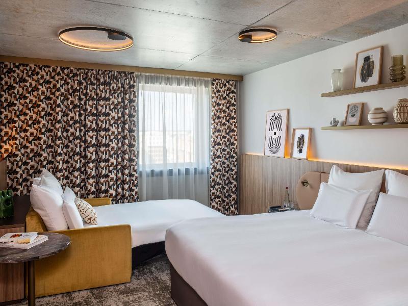 Pullman Lyon image