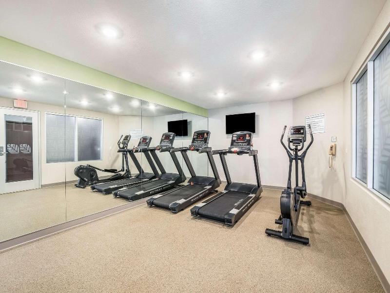 Woodspring Suites Colton image