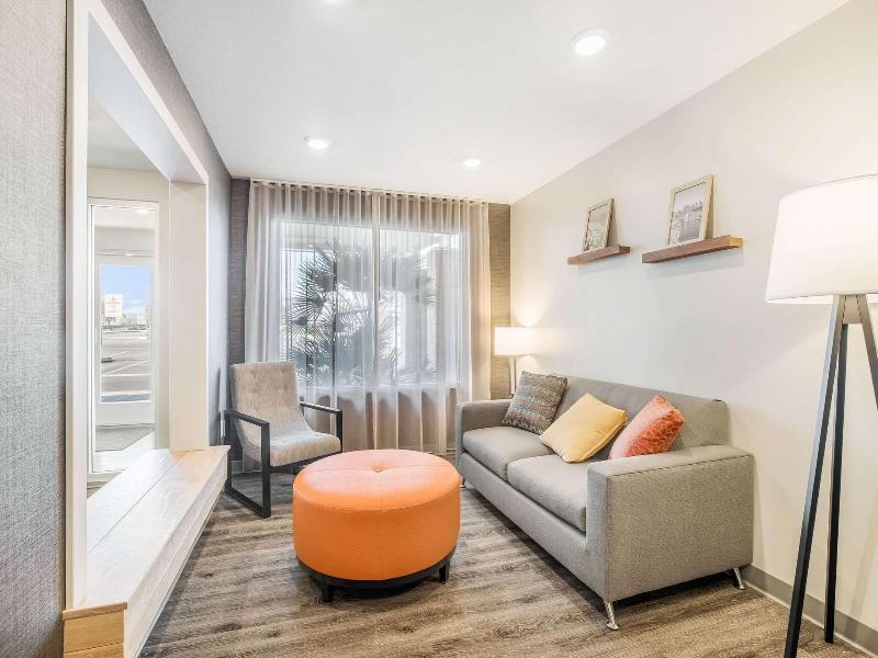 Woodspring Suites Colton image