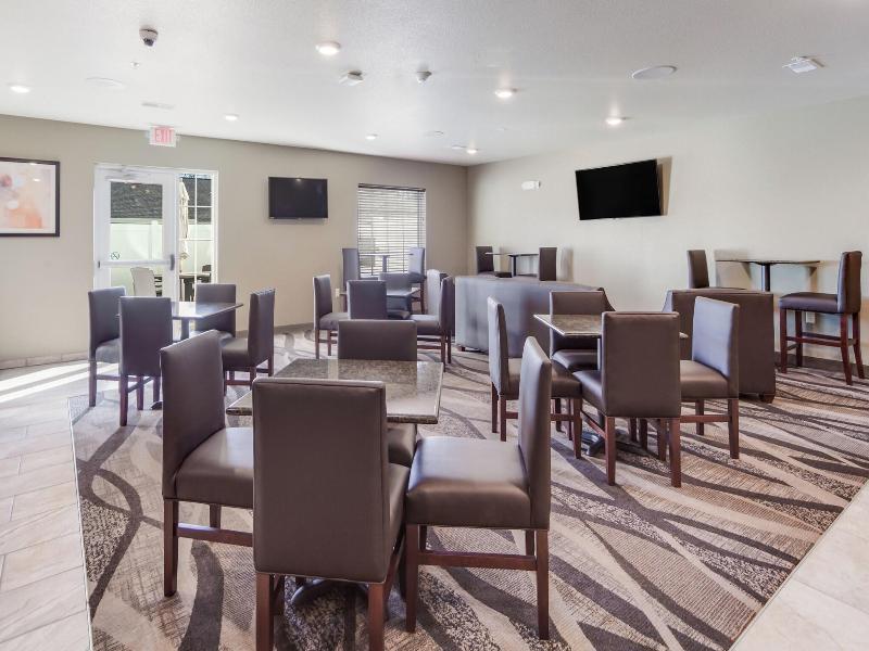 Cobblestone Inn & Suites - Holdrege