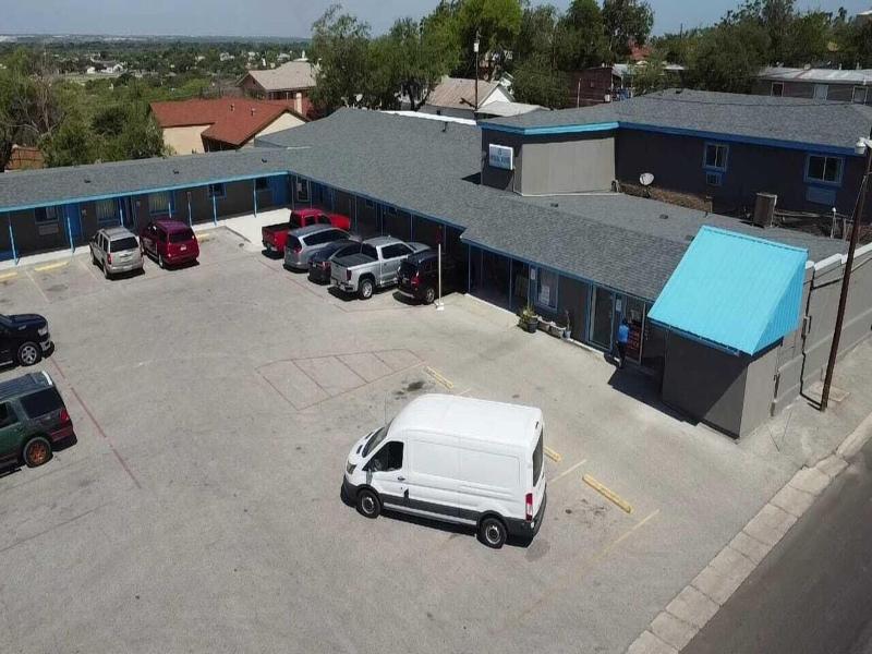Hillcrest Motel image