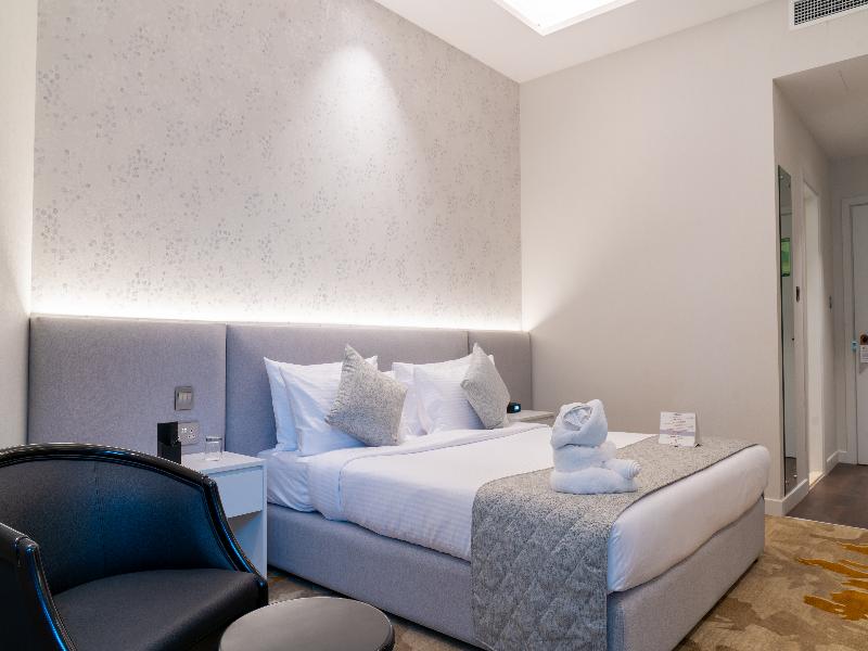 E-Stay Hotel image