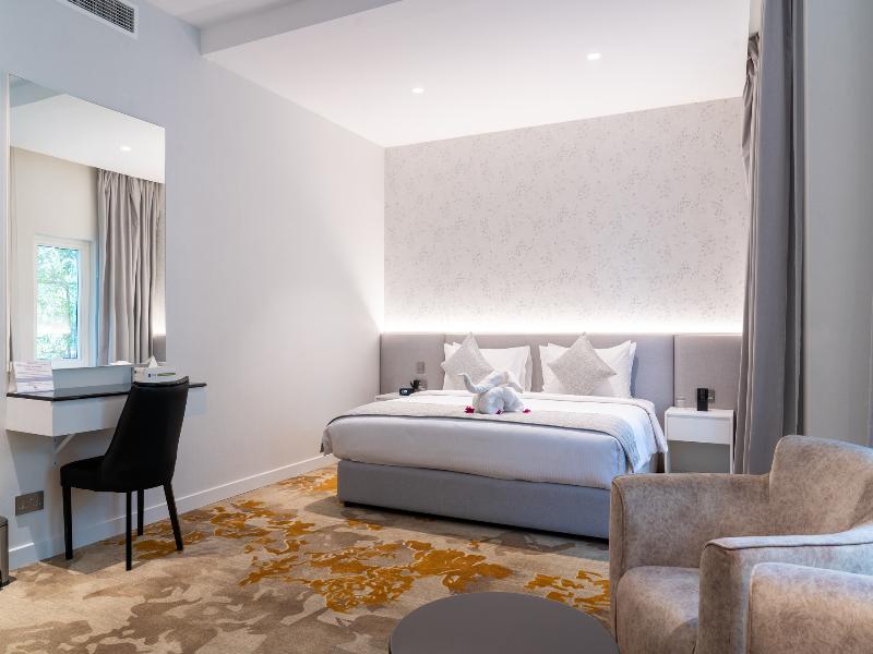 E-Stay Hotel image