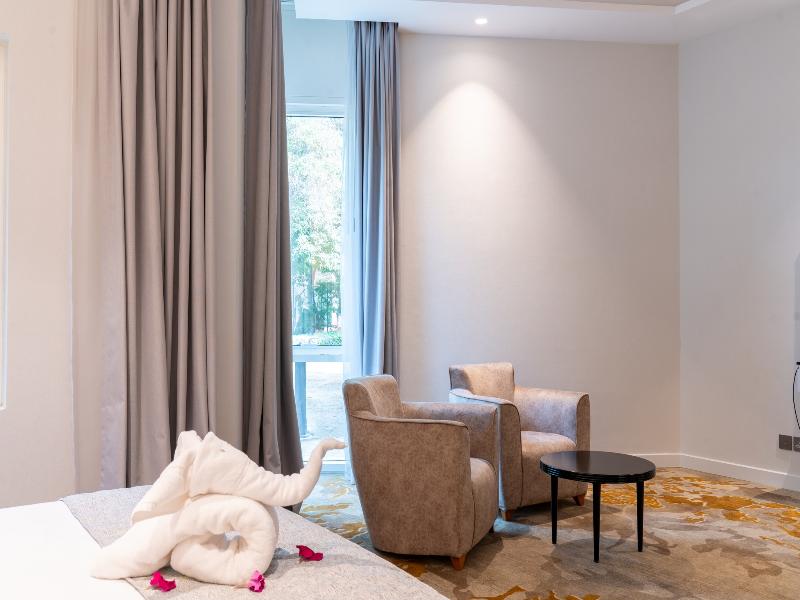 E-Stay Hotel image