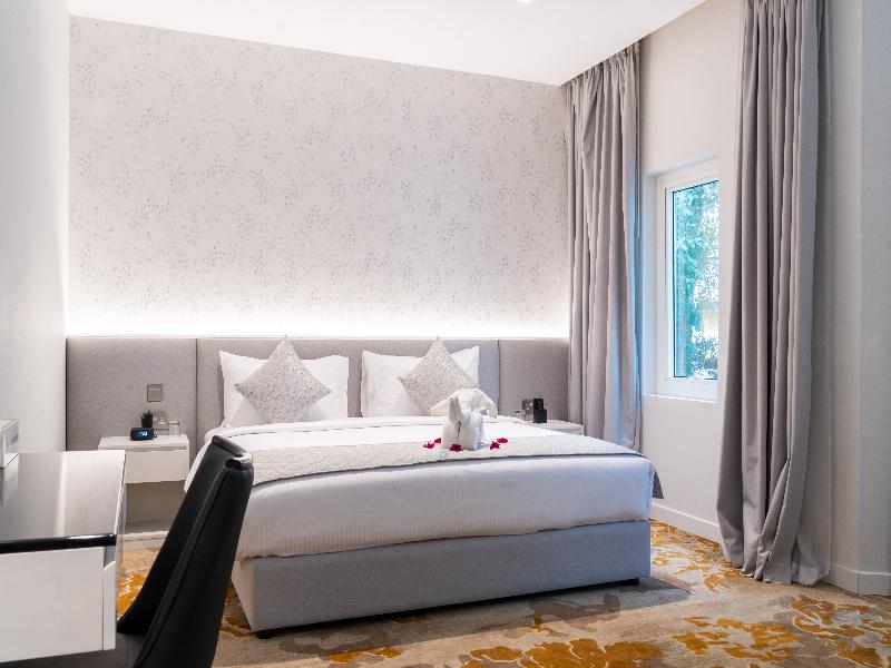 E-Stay Hotel image