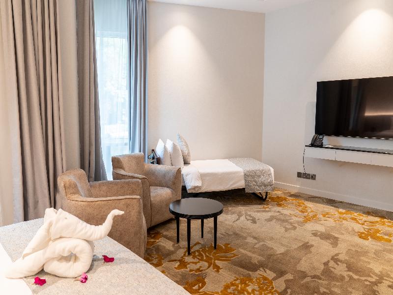 E-Stay Hotel image