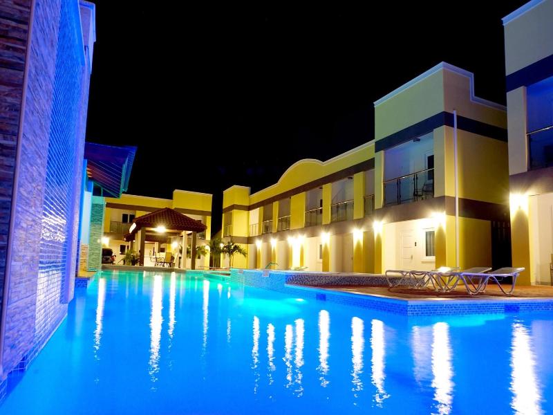 Pearl Aruba Condos image
