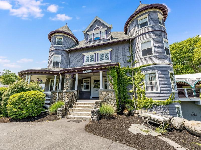 Castle Manor Inn image
