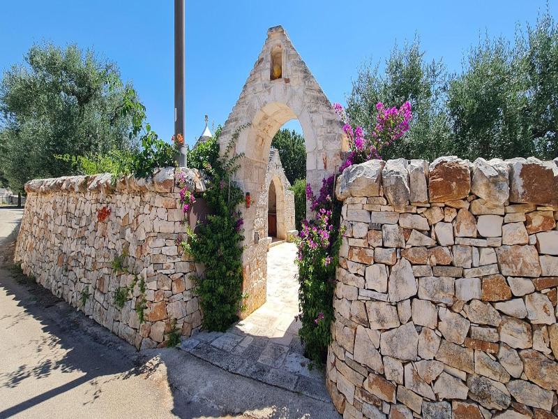 Almapetra Trulli Resort image