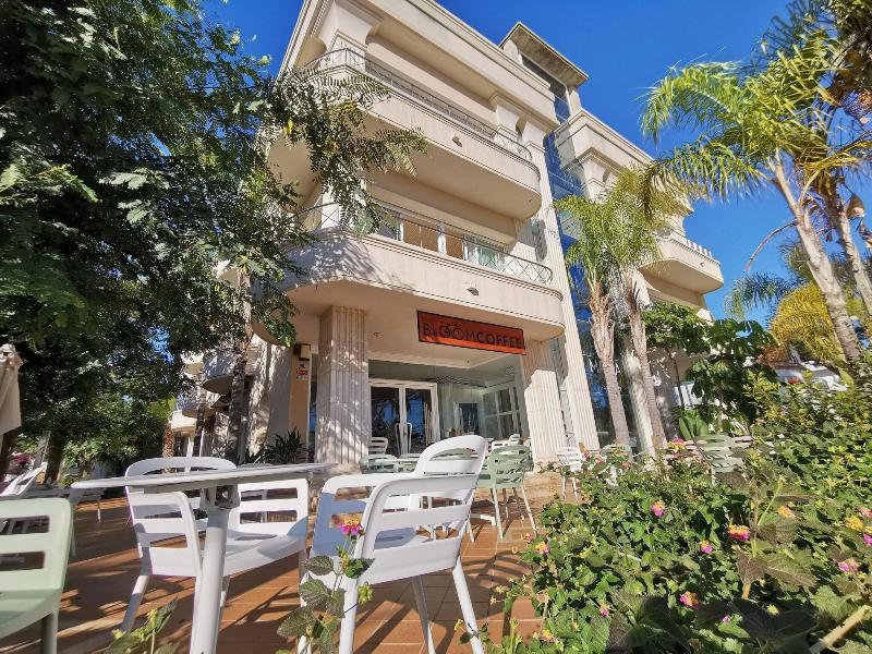 Marea Aparthotel image