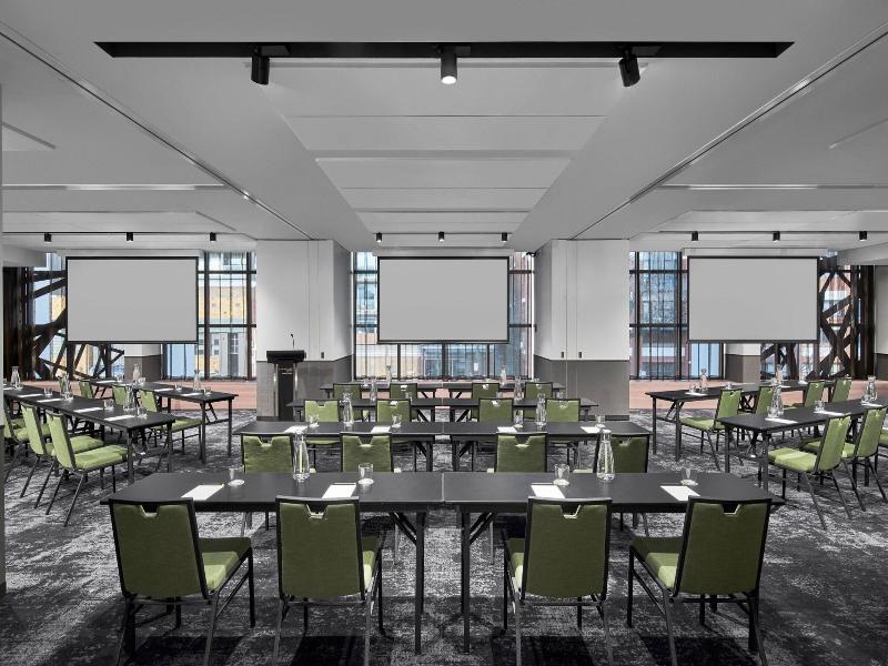 Courtyard By Marriott Melbourne Flagstaff Gardens image