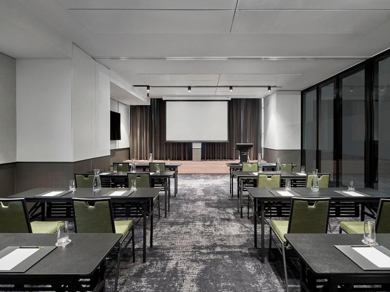 Courtyard By Marriott Melbourne Flagstaff Gardens image
