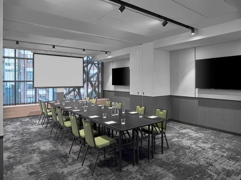 Courtyard By Marriott Melbourne Flagstaff Gardens image