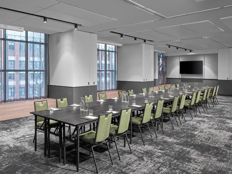 Courtyard By Marriott Melbourne Flagstaff Gardens image