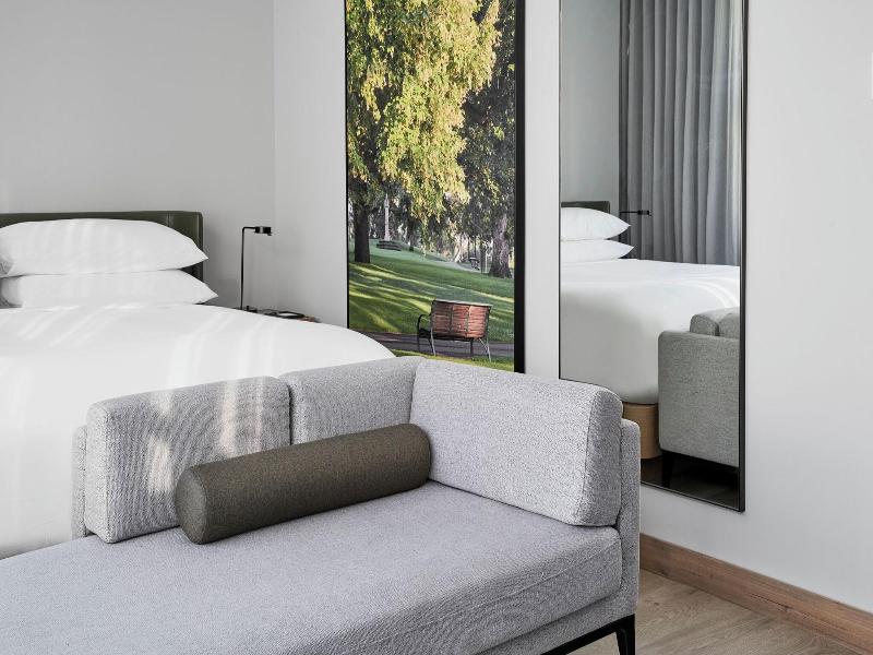 Courtyard By Marriott Melbourne Flagstaff Gardens image