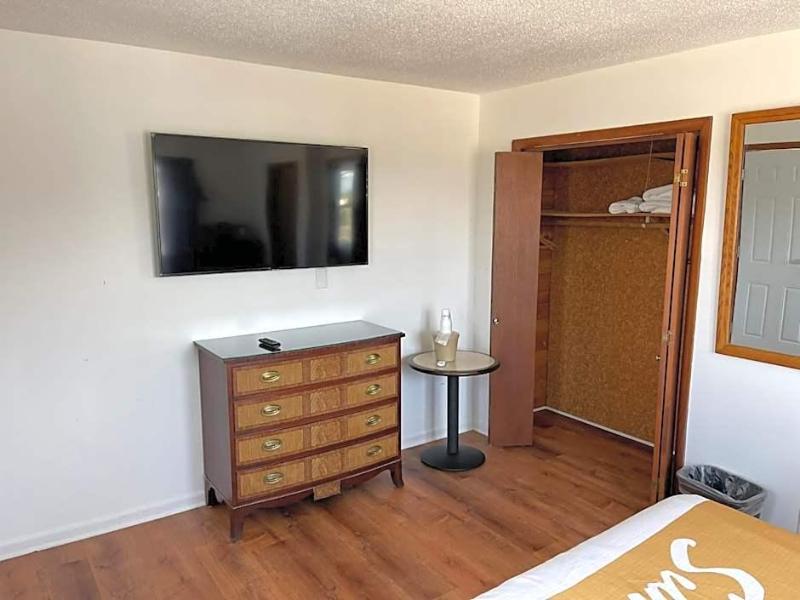 Blue Heron Motel image