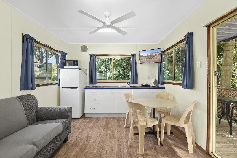 Flynns Beach Caravan Park image