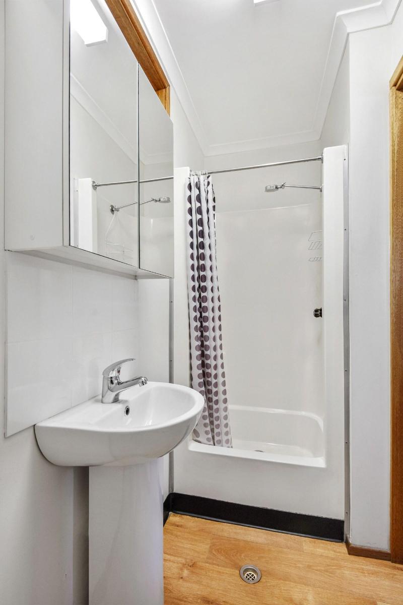 Flynns Beach Caravan Park image