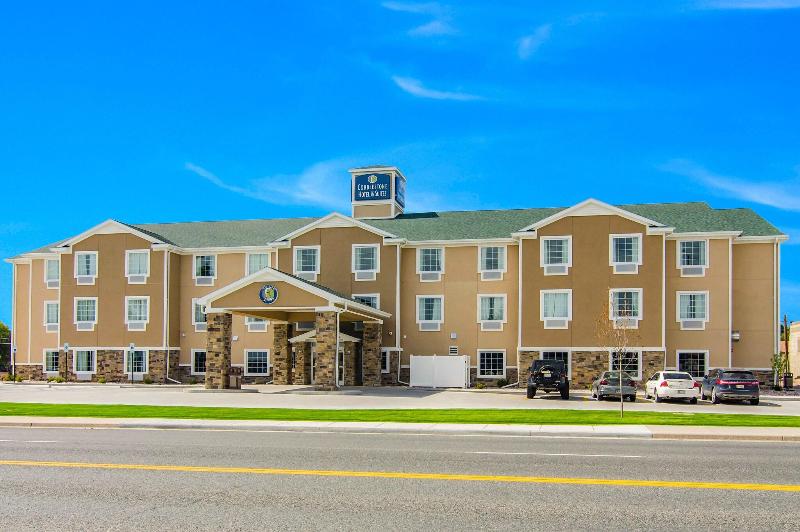 Cobblestone Hotel & Suites - Newport image