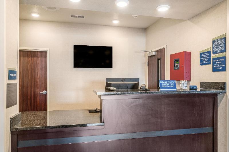 Cobblestone Hotel & Suites - Newport image
