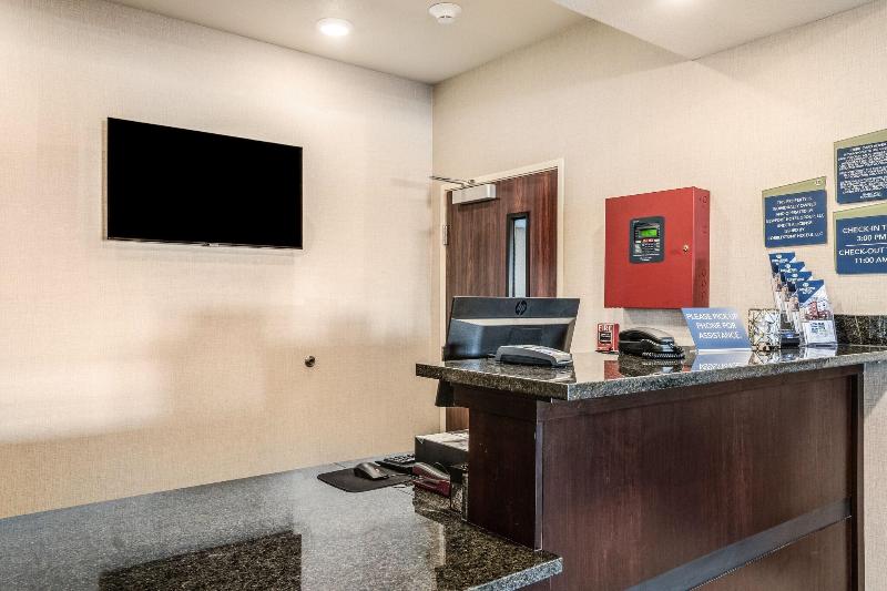 Cobblestone Hotel & Suites - Newport image