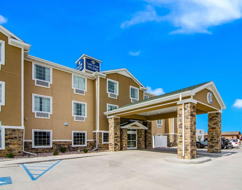 Cobblestone Hotel & Suites - Newport image